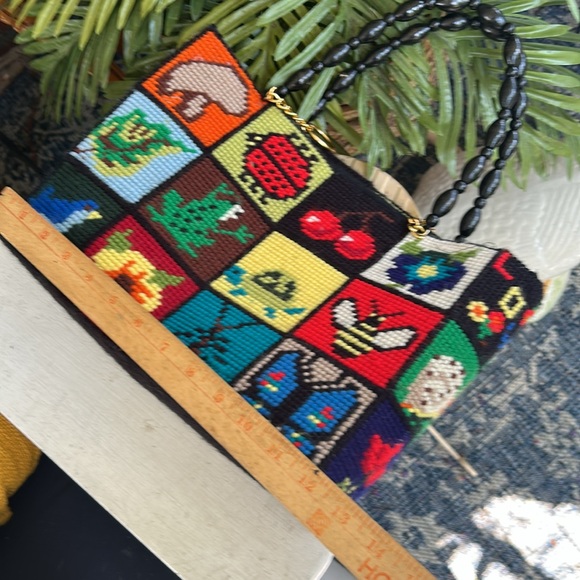 Vintage 70’s Grannycore Needlepoint Handbag with Black Beaded Handles - Picture 6 of 9